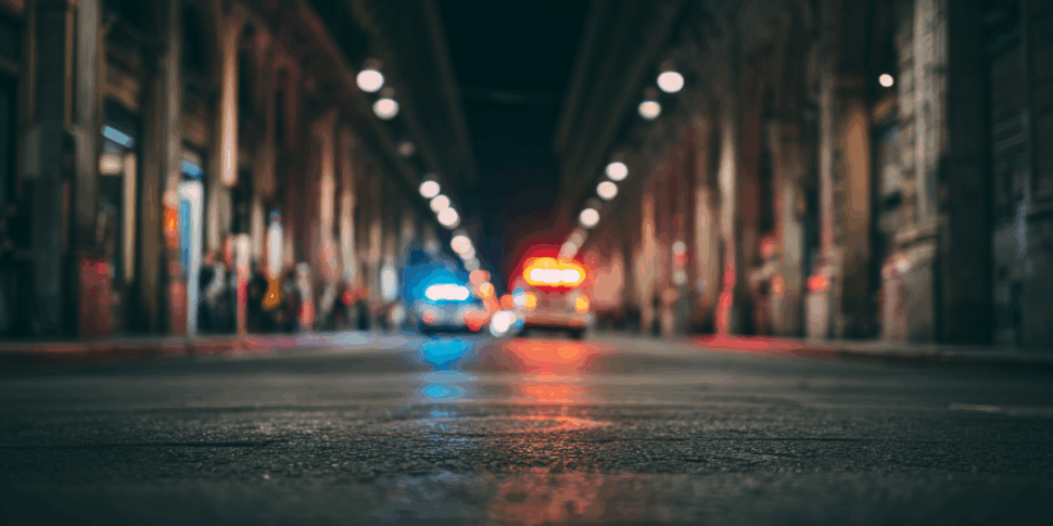 Prof si rifiuta di dare sigaretta a Bassano, accoltellato in strada alla schiena da un giovane: è gravissimo Prof si rifiuta di dare sigaretta a Bassano, accoltellato in strada alla schiena da un giovane: è gravissimo