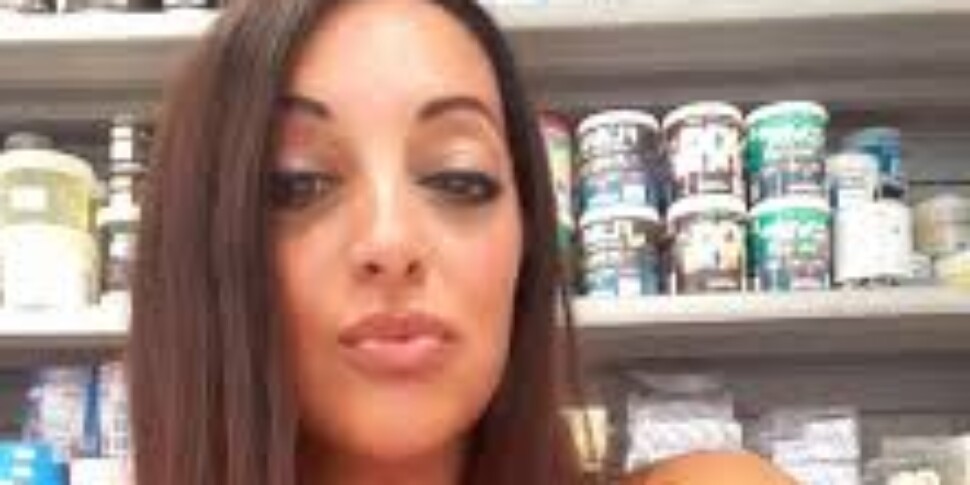 Femminicidio nel Salernitano, uccisa una donna di 47 anni. Tina Sgarbini sarebbe stata strangolata dall Femminicidio nel Salernitano, uccisa una donna di 47 anni. Tina Sgarbini sarebbe stata strangolata dall
