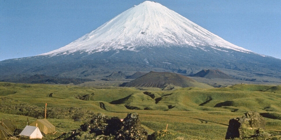 https://assets.gazzettadelsud.it/2025/08/vulcano-Krasheninnikov-970x485.jpg