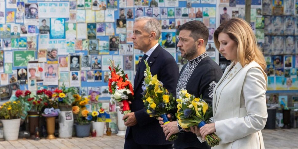 Zelensky: "Il colloquio con Putin è la via più efficace da seguire" Zelensky: "Il colloquio con Putin è la via più efficace da seguire"