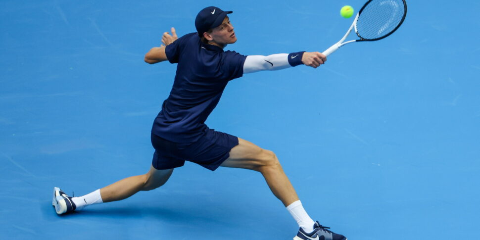 tennis al torneo di pechino sinner piega atmane in 3 set e va ai quarti