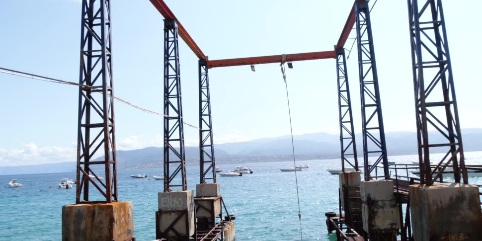 Messina, soluzione tampone all'ecomostro del cantiere di Paradiso. Verrà smontata la parte alta del carro ponte
