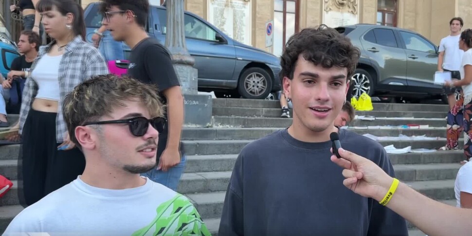 Il mercatino dei libri usati a Messina, la soddisfazione degli studenti: "Un grande successo". LE INTERVISTE