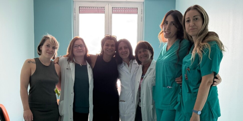 https://assets.gazzettadelsud.it/2025/09/Alessandra-Amoroso-mamma-970x485-1757443550.jpg