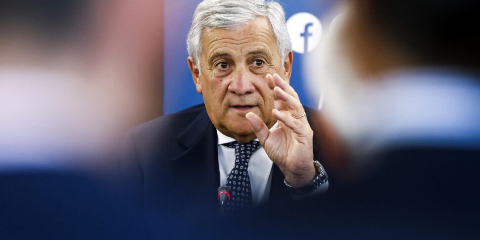 Tajani schiera l