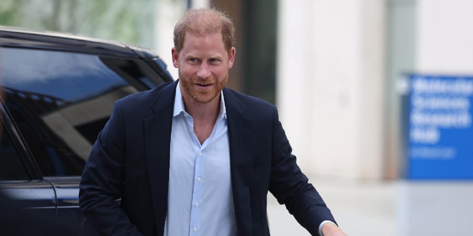 harry riabbraccia carlo si cerca la pace a casa windsor il principe ribelle va dal padre a clarence house dopo un lungo gelo