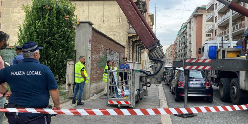 https://assets.gazzettadelsud.it/2025/09/Cade-dal-cestello-della-gru-morto-un-operaio-a-Torino-970x485.jpg