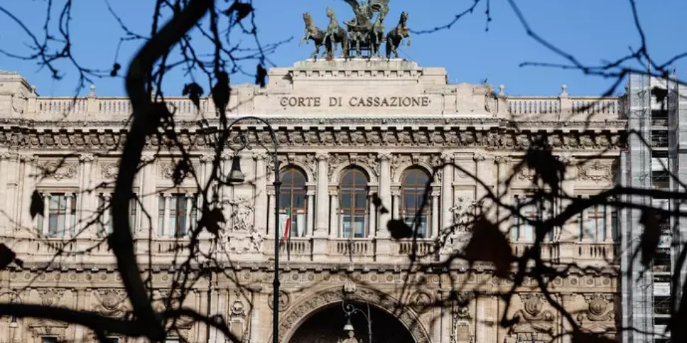 unioni civili la cassazione apre all assegno di mantenimento la sentenza sullo scioglimento di un unione tra due donne