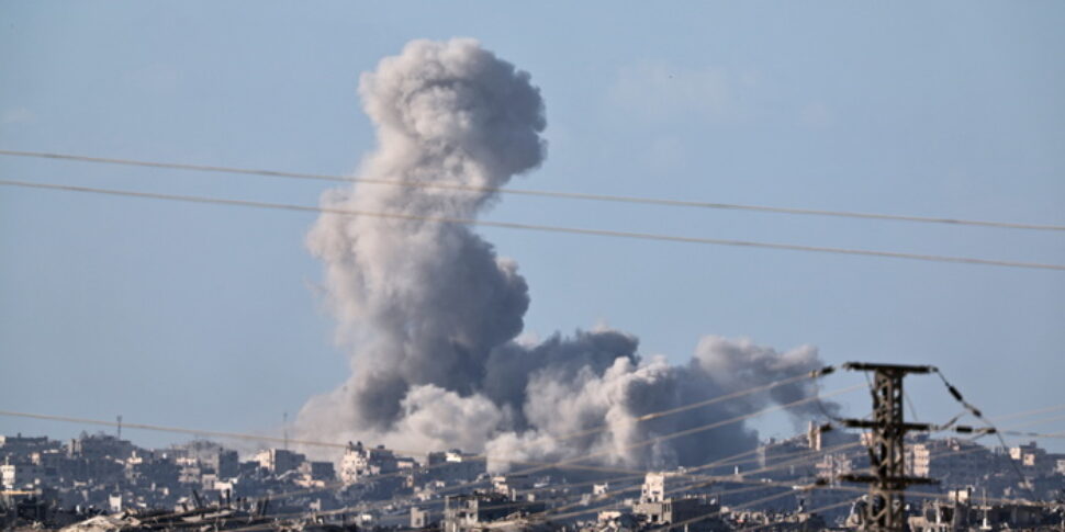 La furia di Israele su Gaza City. Fuoco, vittime e popolo in fuga