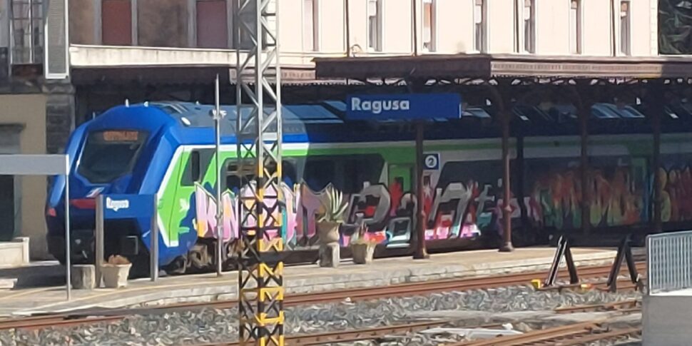 Già costretti a fermarsi nei depositi i nuovi treni acquistati dalla Regione siciliana Già costretti a fermarsi nei depositi i nuovi treni acquistati dalla Regione siciliana