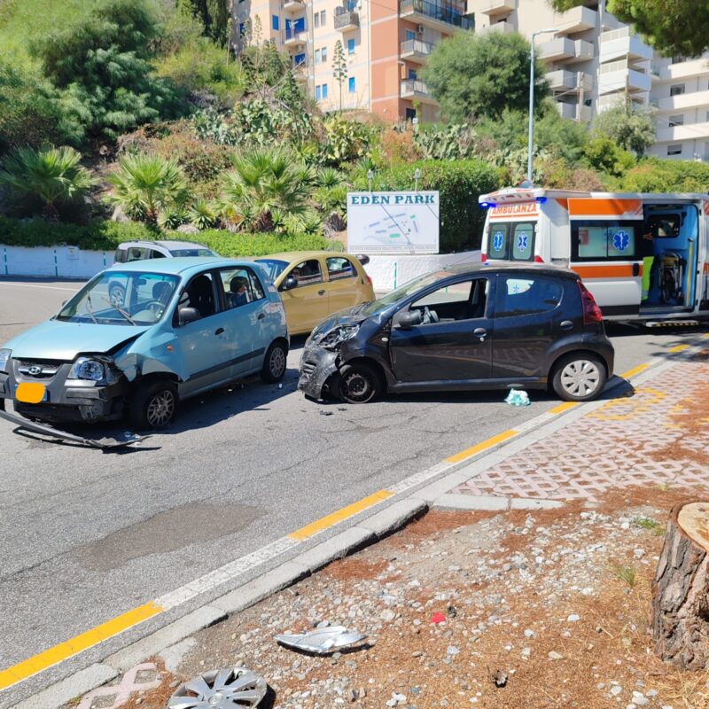 Messina, scontro fra auto sulla Panoramica: ferita una donna - Gazzetta ...