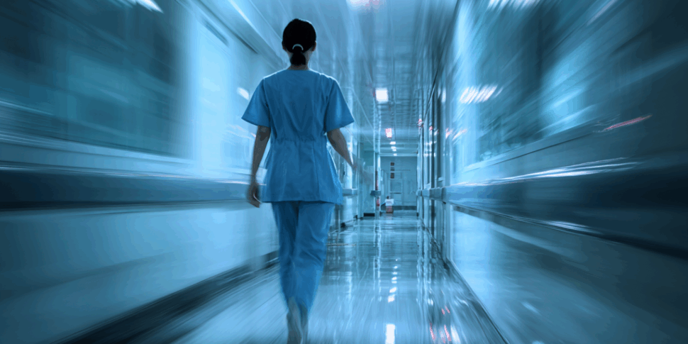 Medico si allontana dalla sala operatoria e abbandona paziente per fare sesso con un