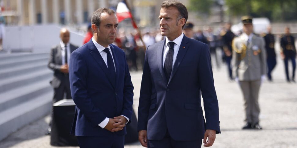https://assets.gazzettadelsud.it/2025/09/Macron-tira-dritto-e-gioca-la-carta-Lecornu-premier-970x485.jpg