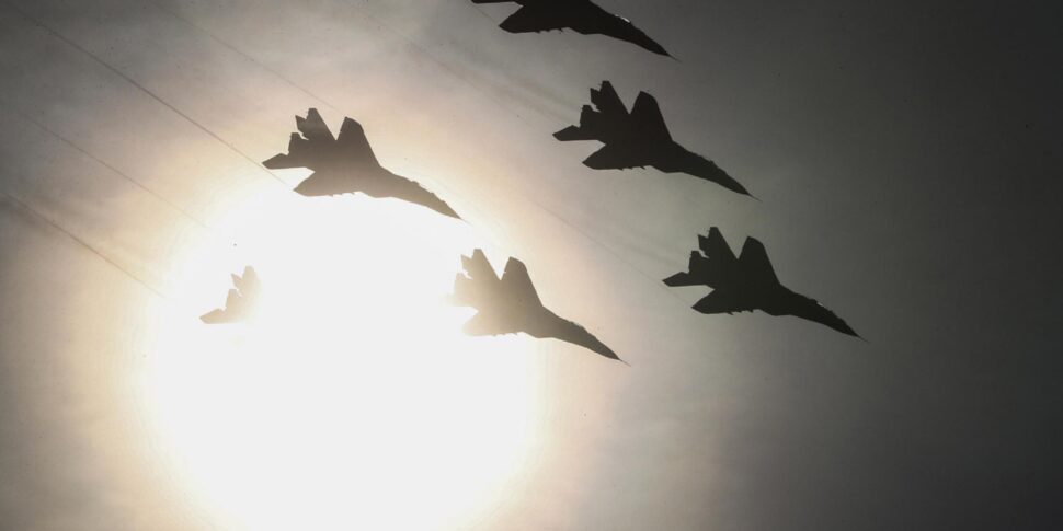 Trump: la Nato deve abbattere gli aerei russi che violano lo spazio aereo