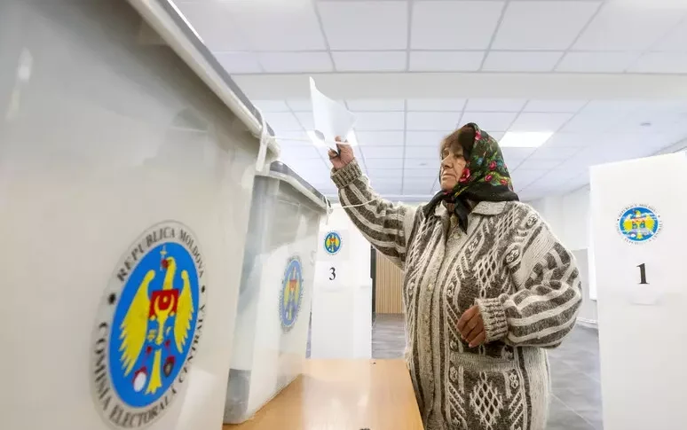 I filo Ue verso la vittoria in Moldavia, avanti al 44%: spoglio quasi concluso, il Blocco patriottico lontano (al 28%)