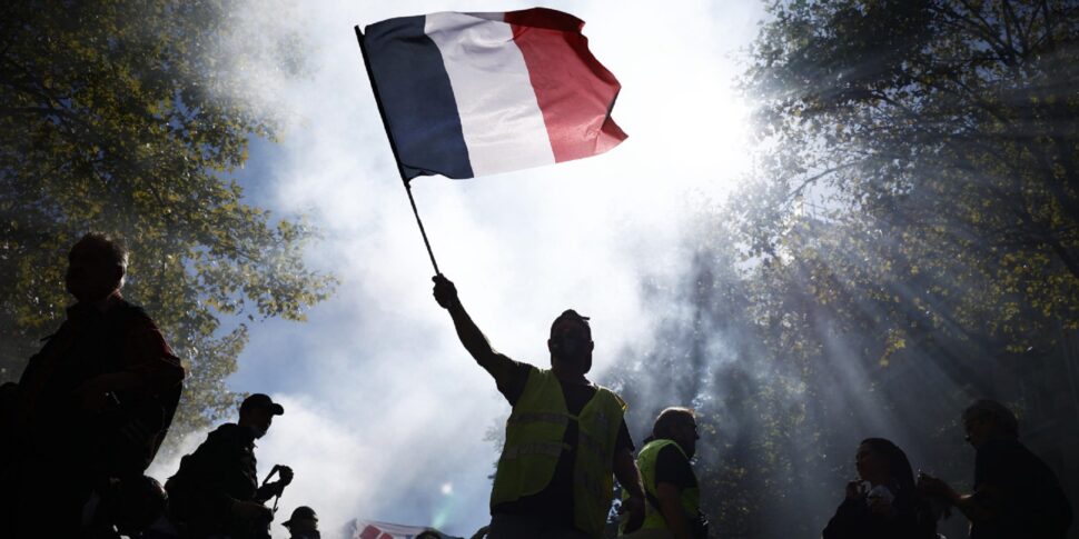 https://assets.gazzettadelsud.it/2025/09/Proteste-in-Francia-contro-la-manovra-970x485.jpg