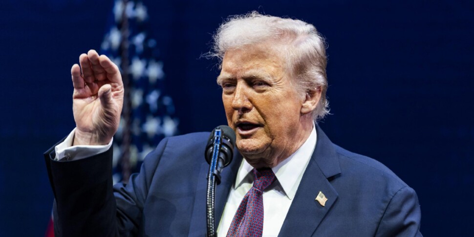 Mosca gela Trump: "Nessuna sanzione ci fermerà". Il tycoon deluso vuole parlare con Putin: "Trovare un accordo" Mosca gela Trump: "Nessuna sanzione ci fermerà". Il tycoon deluso vuole parlare con Putin: "Trovare un accordo"