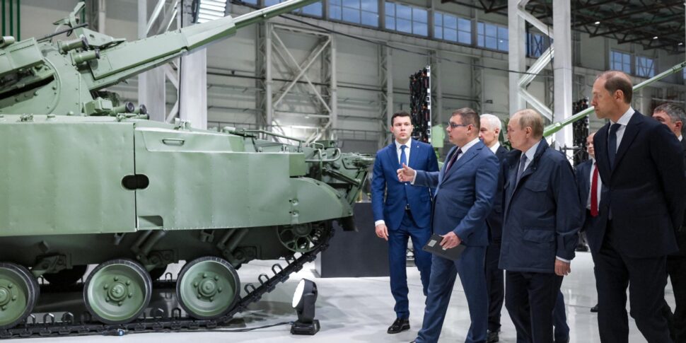 Putin: "La produzione di armi in Russia cresciuta in modo esponenziale, continueremo a sviluppare le forze armate"