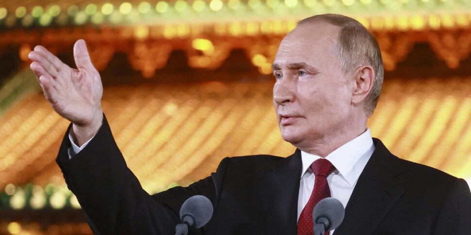 Putin: "Se Zelensky è pronto può incontrarmi a Mosca. Spiragli per la fine della guerra, altrimenti combatteremo" Putin: "Se Zelensky è pronto può incontrarmi a Mosca. Spiragli per la fine della guerra, altrimenti combatteremo"