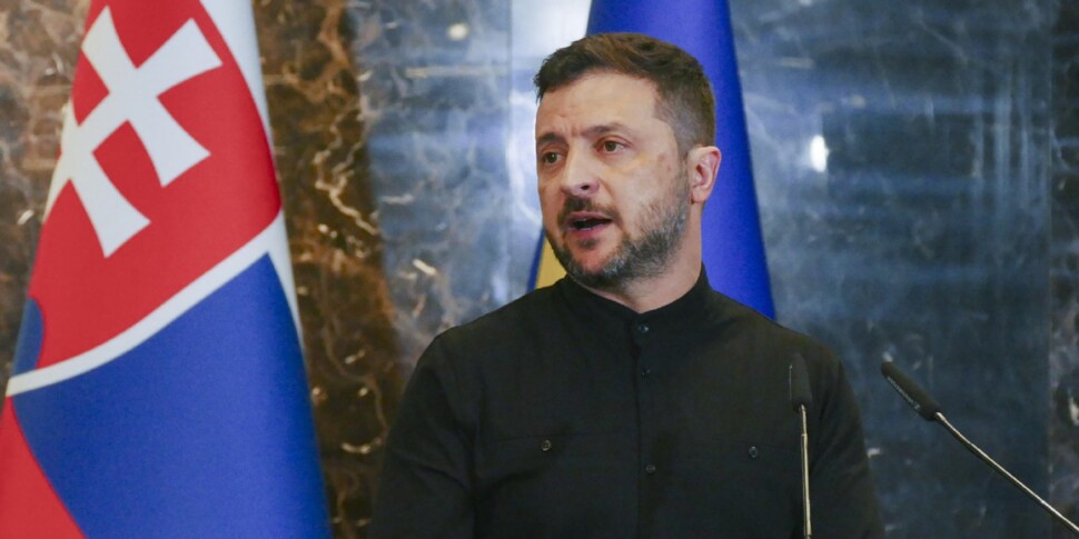 Zelensky: "Non andrò a Mosca, venga Putin a Kiev". L