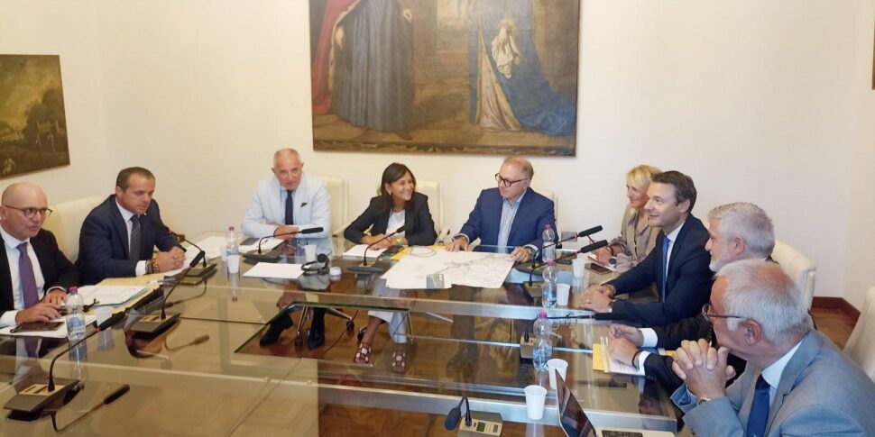 Regione Siciliana, avviato il confronto sul raddoppio ferroviario tra Catania e Messina Regione Siciliana, avviato il confronto sul raddoppio ferroviario tra Catania e Messina