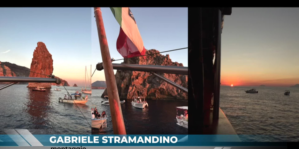 Tra Lipari e Vulcano lo "Sposalizio dei Faraglioni"