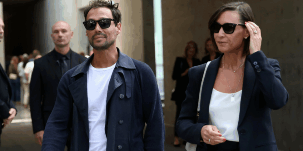 Addio Giorgio Armani, secondo giorno di camera ardente tra lunghe file e commozione