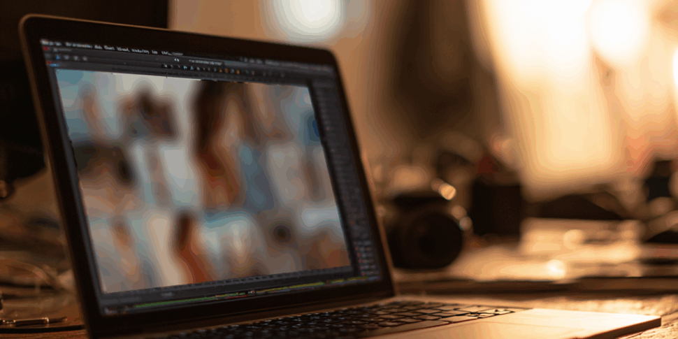 pubblica su un sito porno le foto delle amiche indagato le ha rubate dai loro profili social 25 le vittime