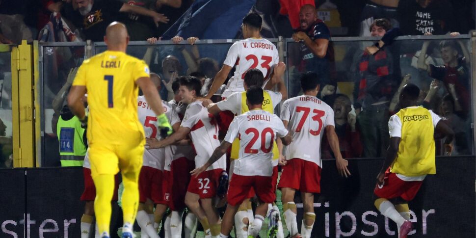 Al Como non basta Nico Paz: Ramon si fa espellere e il Genoa pareggia nel recupero Al Como non basta Nico Paz: Ramon si fa espellere e il Genoa pareggia nel recupero