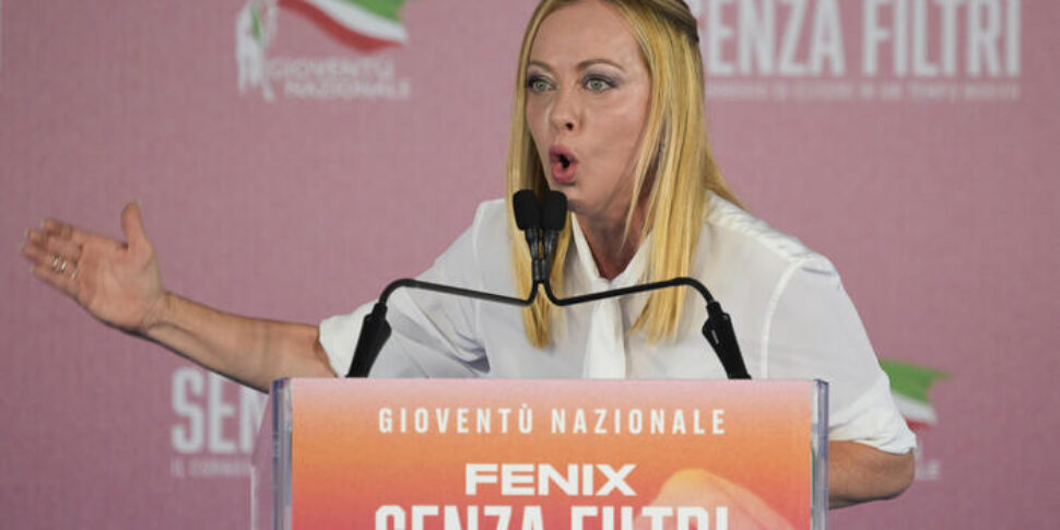 meloni alla festa di fenix le minacce si moltiplicano ma non abbiamo paura e ai giovani l anonimato di un account fake non vi rende pi249 liberi