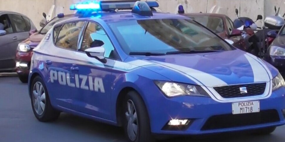 Omicidio a Palermo, un uomo ucciso a colpi di pistola in una farmacia Omicidio a Palermo, un uomo ucciso a colpi di pistola in una farmacia