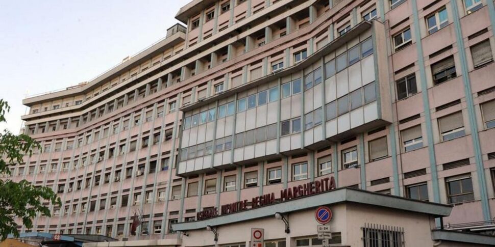 Grave un bimbo di cinque anni caduto dal balcone a Torino