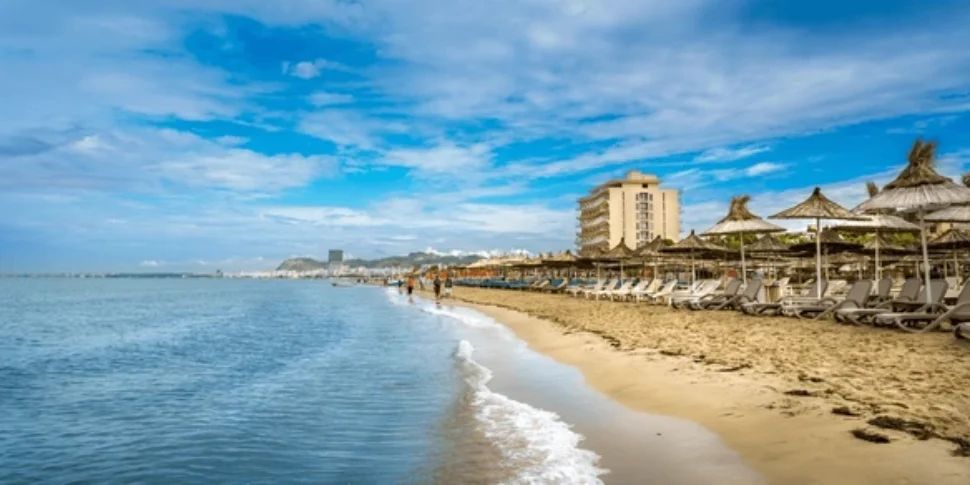 Diciottenne italiana violentata in spiaggia in Albania, un arresto. Aggredita sulla costa di Durazzo