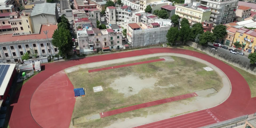 Lavori a rilento e acqua fredda al campo di atletica Santamaria di Messina