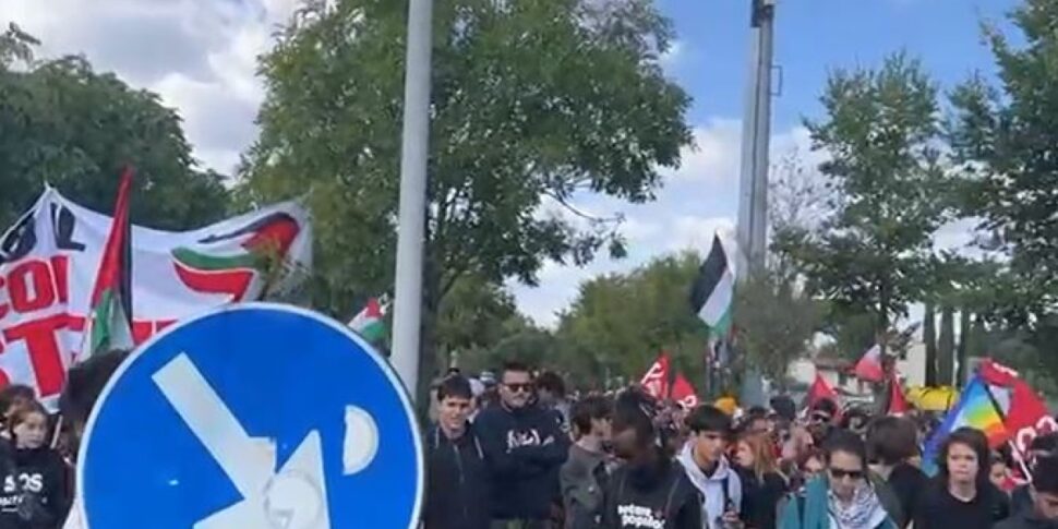 Manifestanti pro Palestina a Coverciano: “Non giocate Italia Israele”