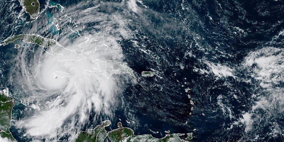 https://assets.gazzettadelsud.it/2025/10/A-handout-satellite-image-made-available-by-the-National-Oceanic-and-Atmospheric-Administration-NOAA-shows-Category-5-Hurricane-Melissa-approaching-Jamaica-970x485.jpg