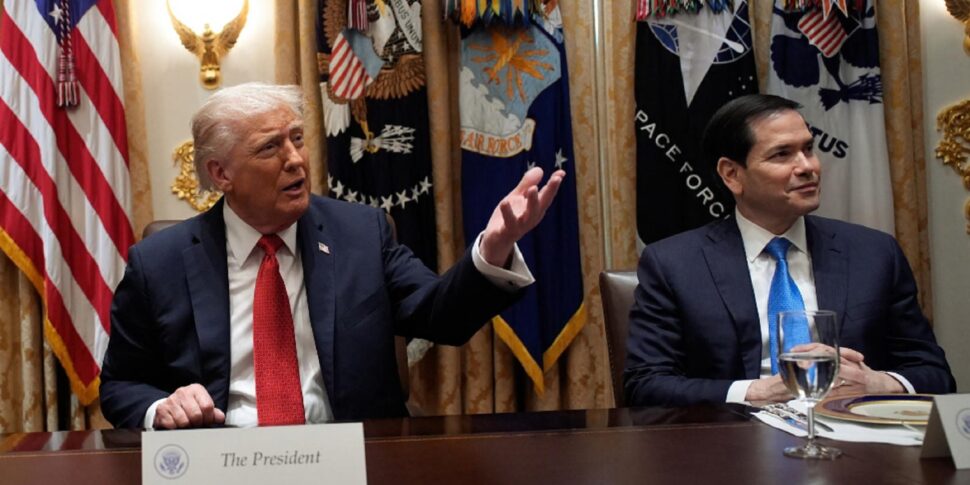 Telefonata Rubio Lavrov. Trump: "La guerra può finire". Zelensky: "Non è Gaza". Sofia offre un un corridoio aereo a Putin per il vertice a Budapest Telefonata Rubio Lavrov. Trump: "La guerra può finire". Zelensky: "Non è Gaza". Sofia offre un un corridoio aereo a Putin per il vertice a Budapest