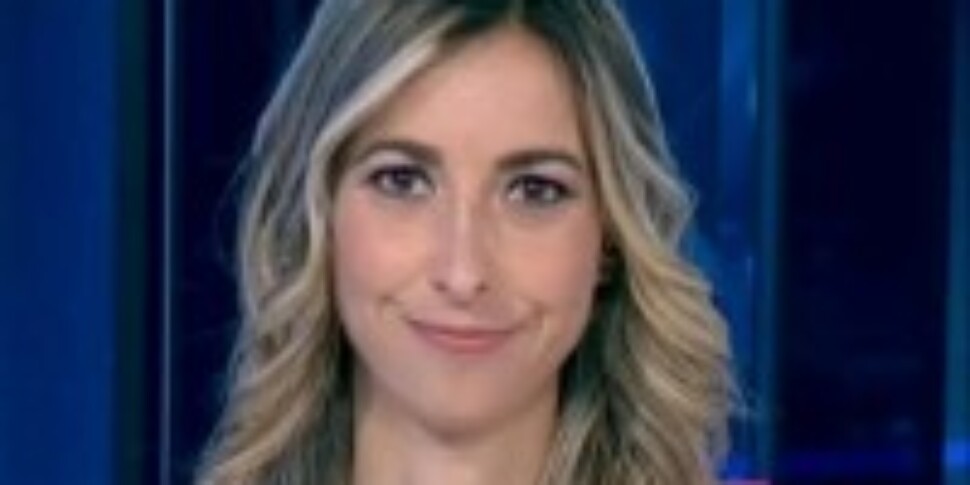 Paura durante Italia Israele, la giornalista Elisa Dossi colpita da una pietra Paura durante Italia Israele, la giornalista Elisa Dossi colpita da una pietra