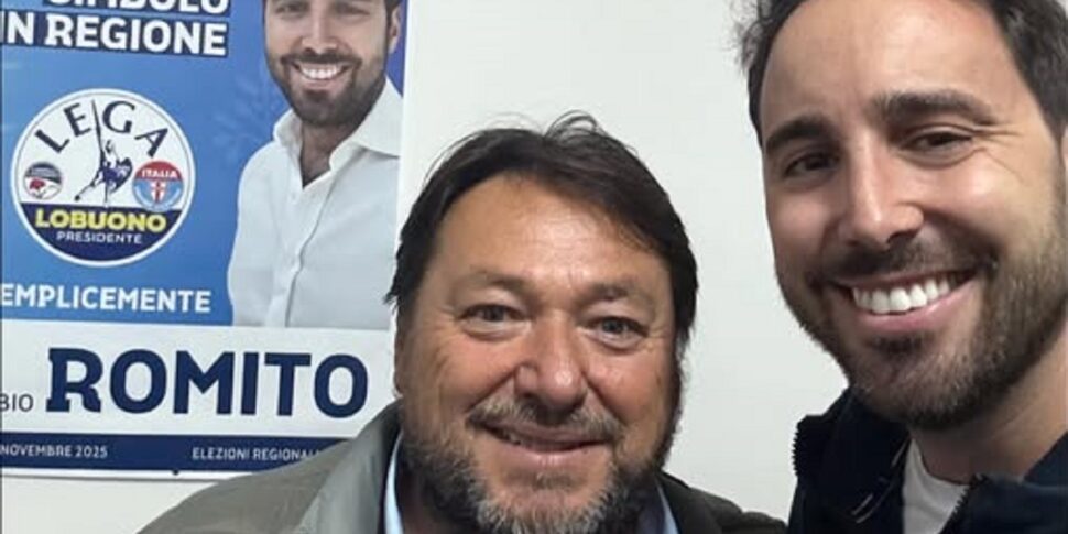 Consigliere della Lega in Puglia posta un foto con il sosia di Ranucci: "Anche lui vota per noi". E Consigliere della Lega in Puglia posta un foto con il sosia di Ranucci: "Anche lui vota per noi". E