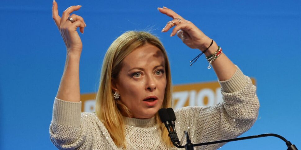 la sinistra 232 peggio di hamas bufera su giorgia meloni schlein mai sentito in democrazia il paragone opposizione terroristi
