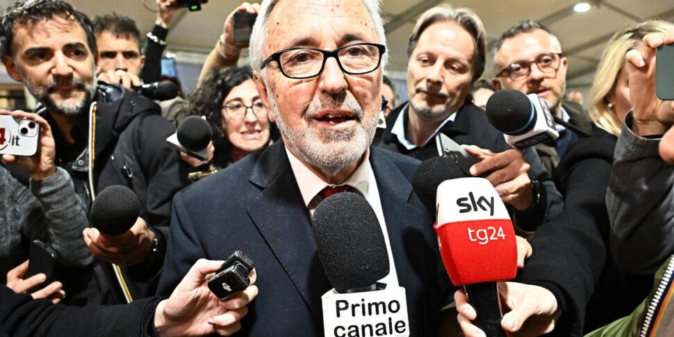 Crollo ponte Morandi: chiesti 18 anni e 6 mesi di reclusione per Giovanni Castellucci, ex ad di Autostrade per l’Italia Crollo ponte Morandi: chiesti 18 anni e 6 mesi di reclusione per Giovanni Castellucci, ex ad di Autostrade per l’Italia