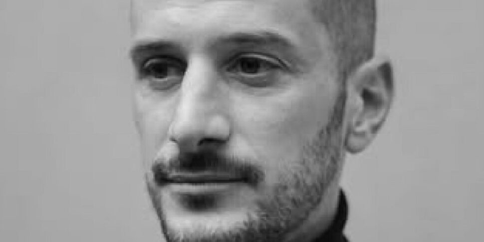 https://assets.gazzettadelsud.it/2025/10/Il-fotoreporter-francese-Antoni-Lallican-ucciso-in-un-attacco-con-un-drone-nel-Donbass-970x485.jpg