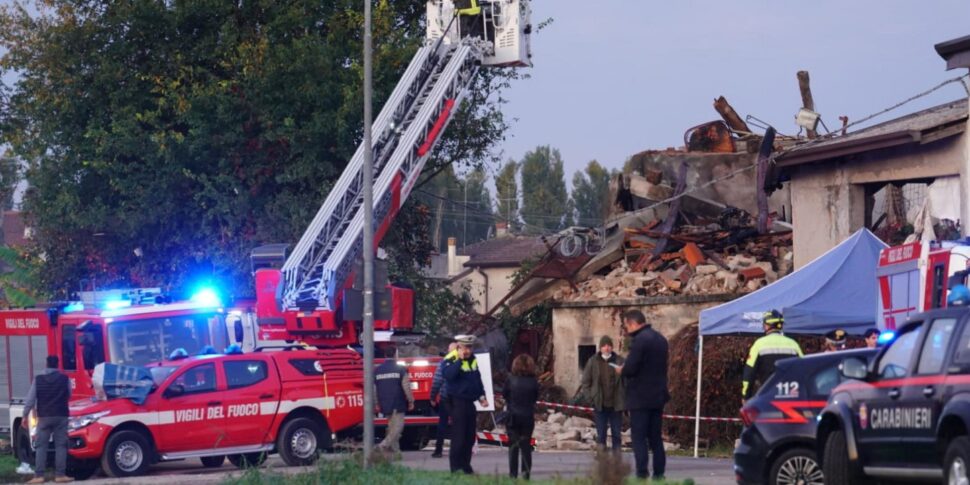 sgombero si trasforma in tragedia nel veronese tre carabinieri muoiono tra fuoco e macerie per un8217esplosione
