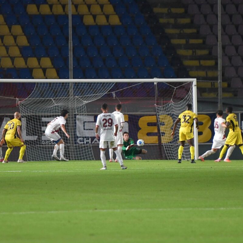 Reggina, la reazione arriva tardi. La Nocerina vince e accede agli ottavi