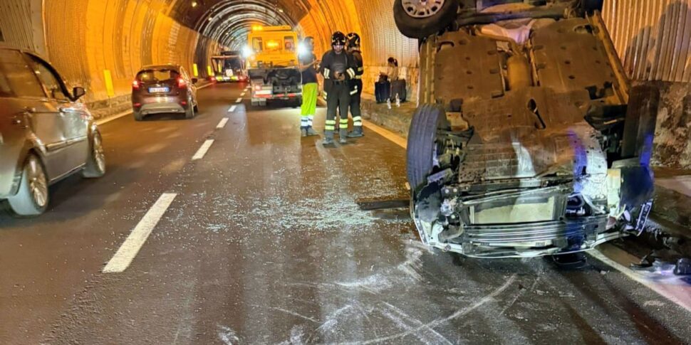 Ribaltamento in galleria sulla A18: traffico rallentato tra Taormina e ...