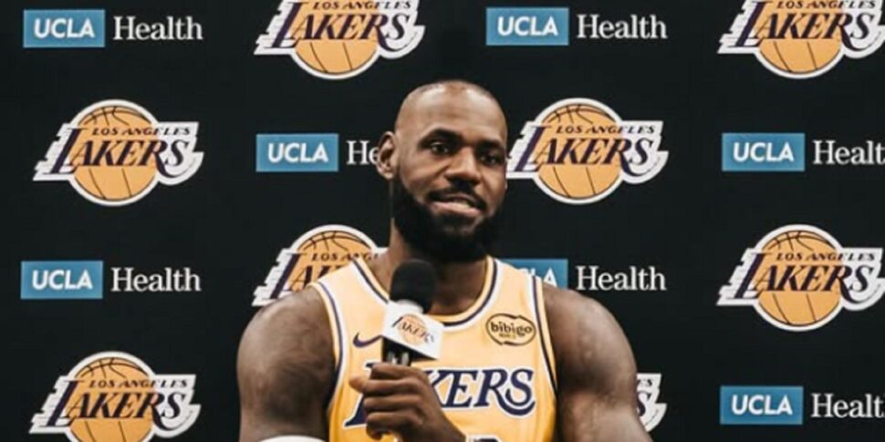 LeBron James preannuncia una "decisione", crescono le voci sul ritiro LeBron James preannuncia una "decisione", crescono le voci sul ritiro