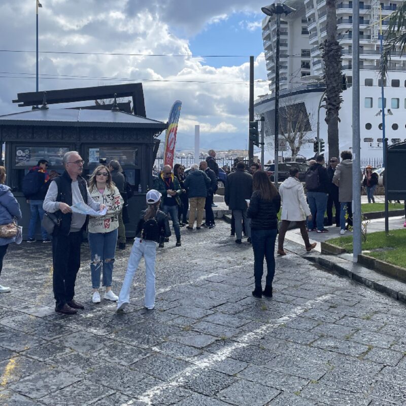 Messina, la "guerra" per attrarre i crocieristi: giovane picchiato a Largo Minutoli