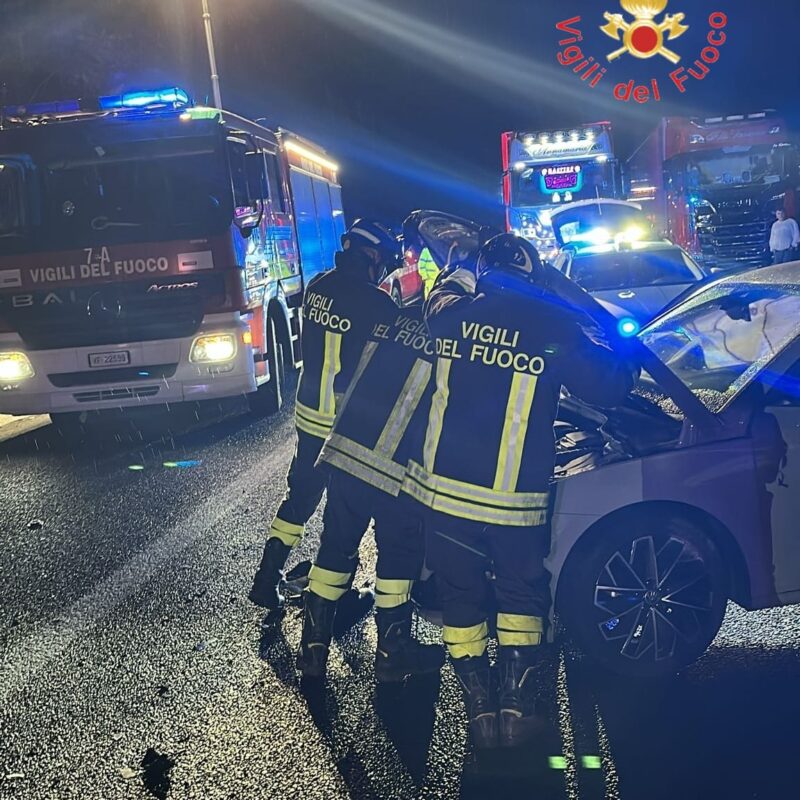 Schianto tra quattro auto sull’A2 tra Lamezia e Falerna: un ferito e traffico paralizzato per chilometri