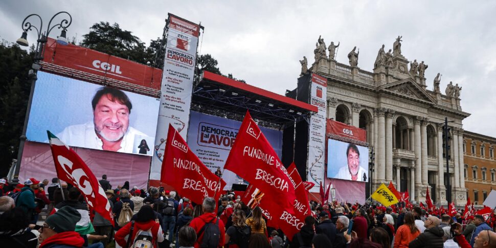 https://assets.gazzettadelsud.it/2025/10/Ranucci-Non-voglio-che-ritirino-le-querele-voglio-vincere-sul-campo-Lapplauso-della-piazza-Cgil-970x485.jpg