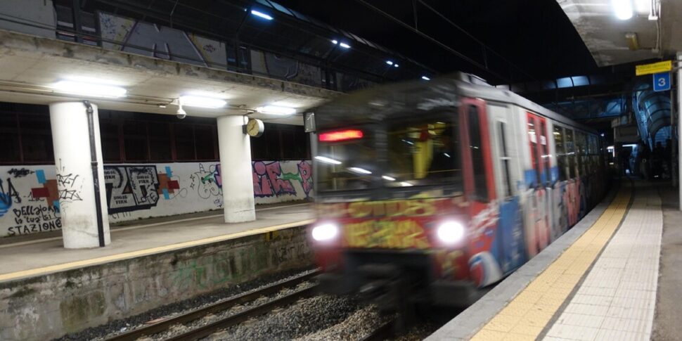 Treno investe 3 persone in provincia di Novara, un morto e 2 feriti Treno investe 3 persone in provincia di Novara, un morto e 2 feriti